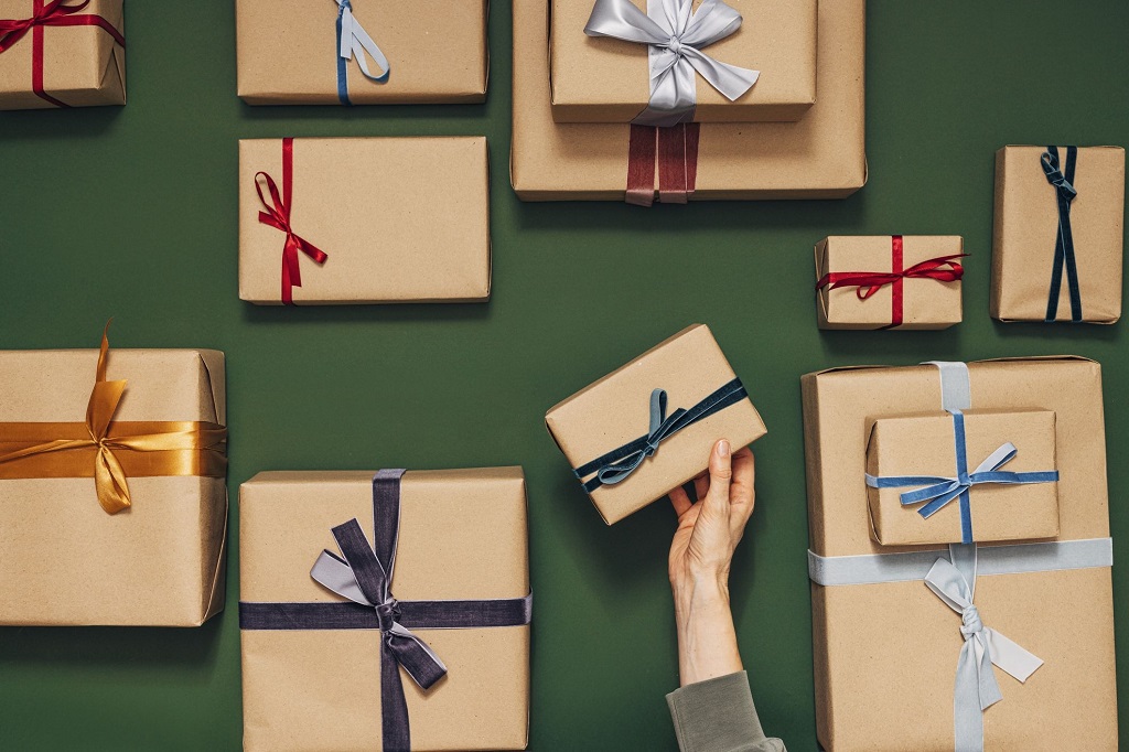 What is an alternative to gift wrap