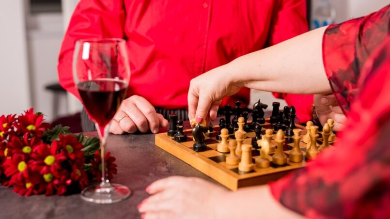 What is a good gift for someone who likes chess?