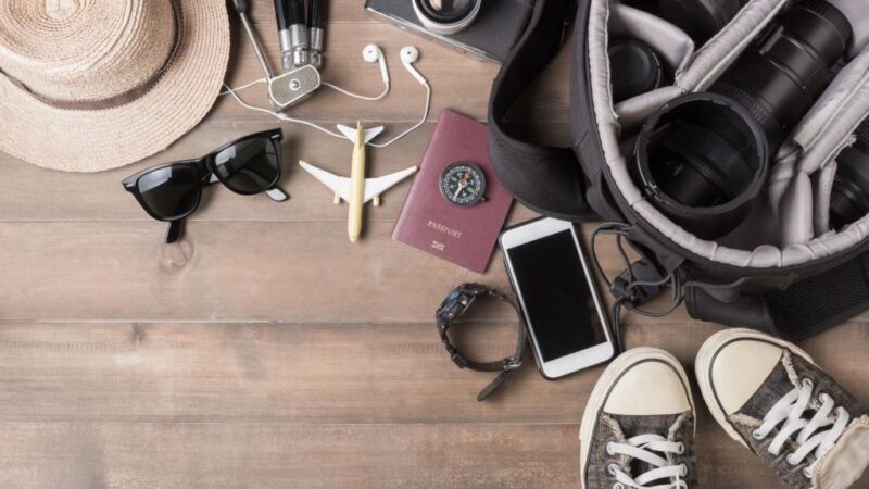 How to Choose the Best Gifts for Women Who Love Traveling