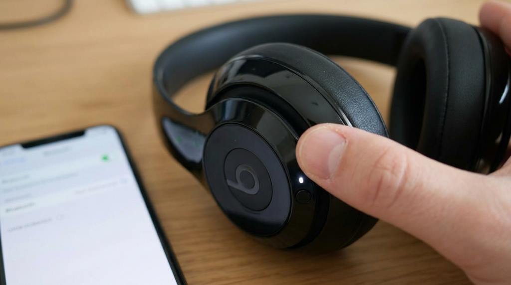 Dre Beats headphones pairing mode LED indicator