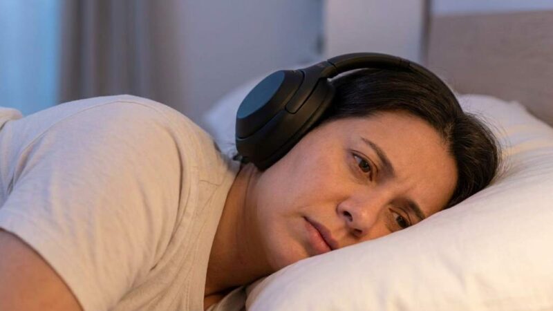 How to Choose Comfortable Headphones for Sleeping